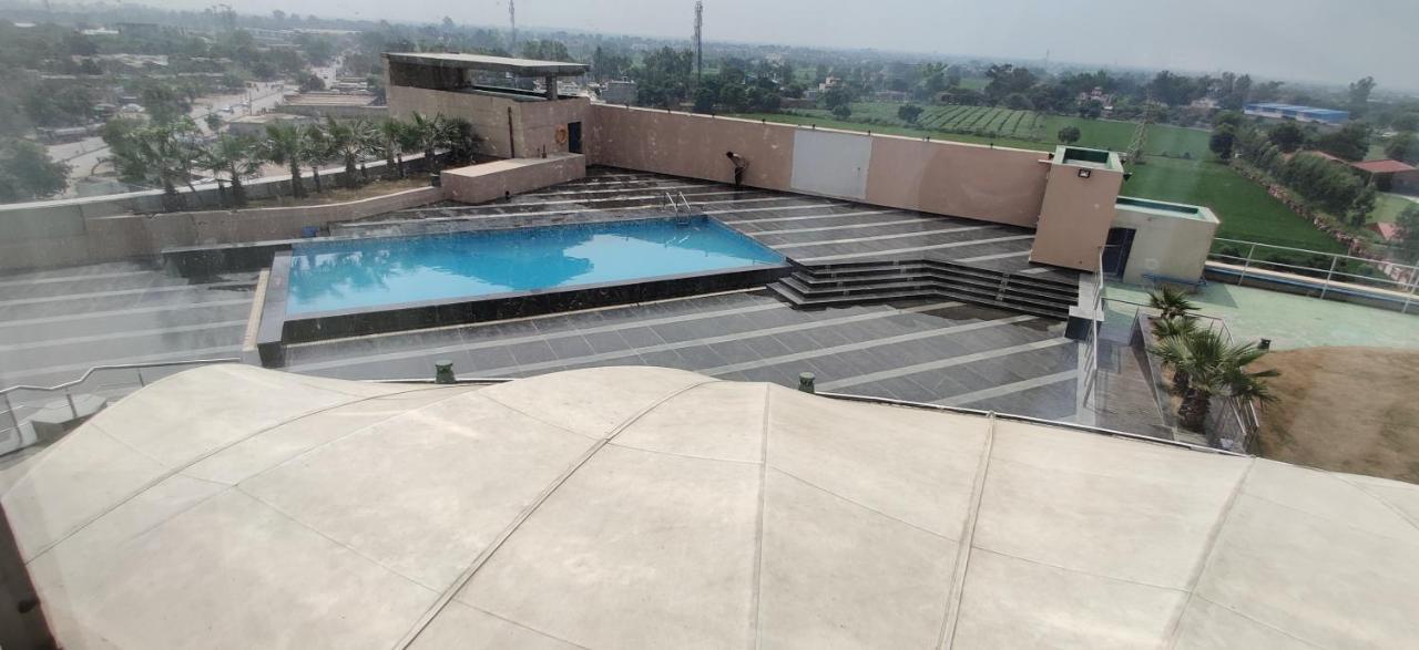 Country Inn & Suites By Radisson, Bathinda Buitenkant foto