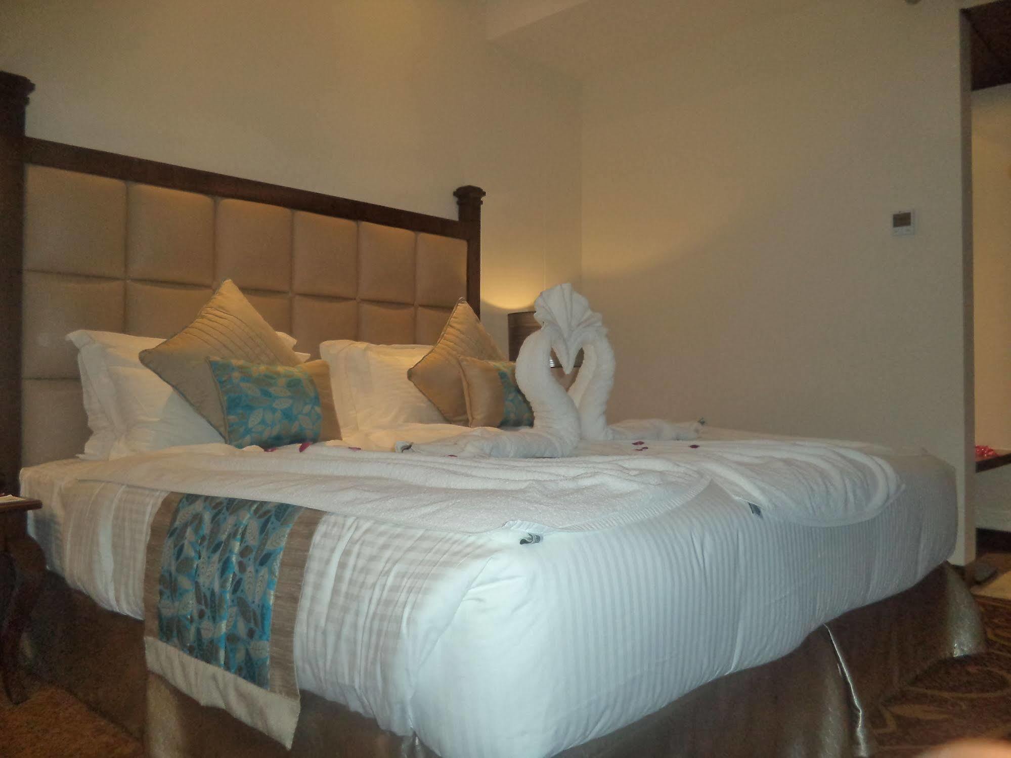 Country Inn & Suites By Radisson, Bathinda Buitenkant foto