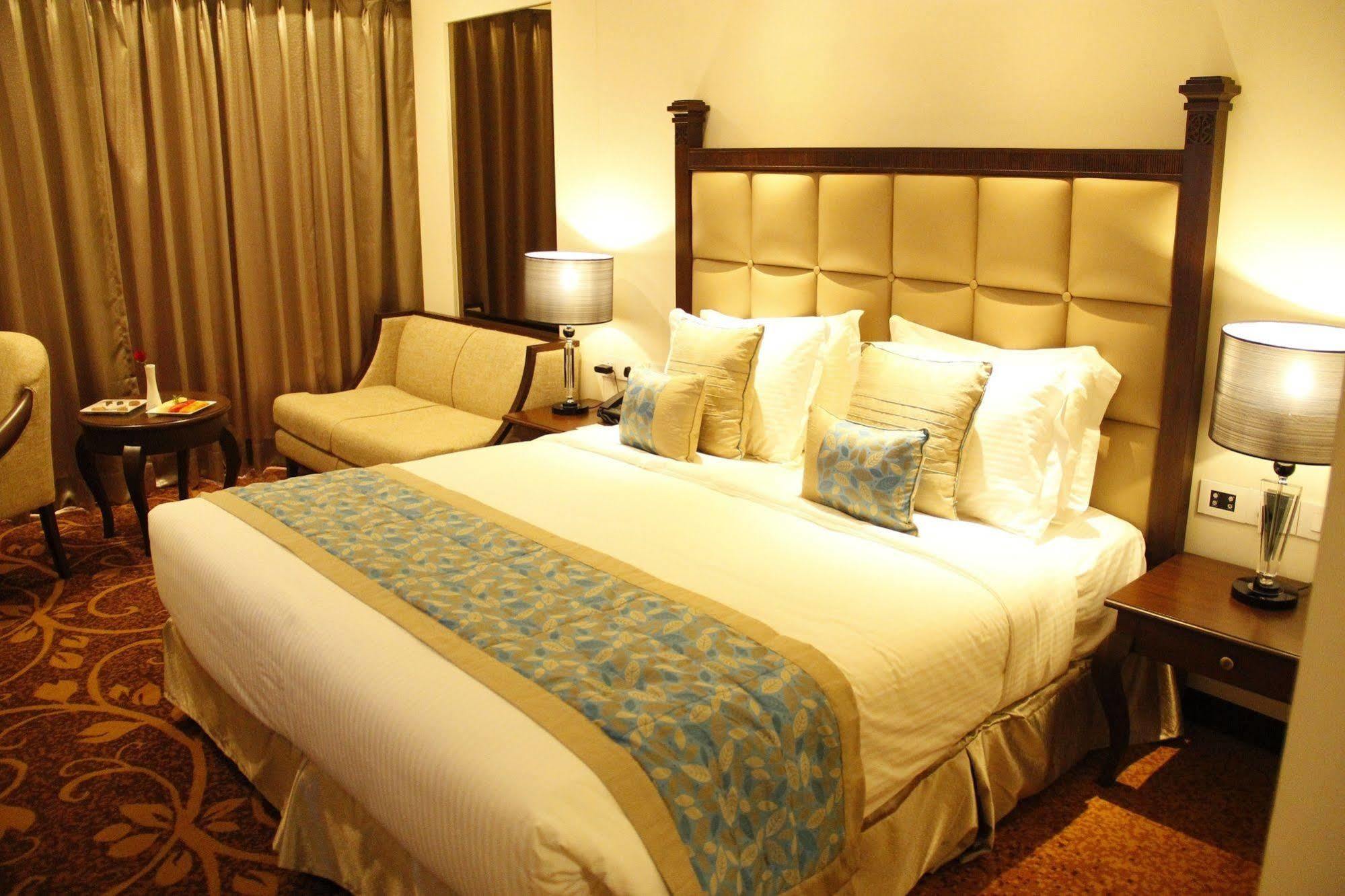 Country Inn & Suites By Radisson, Bathinda Buitenkant foto