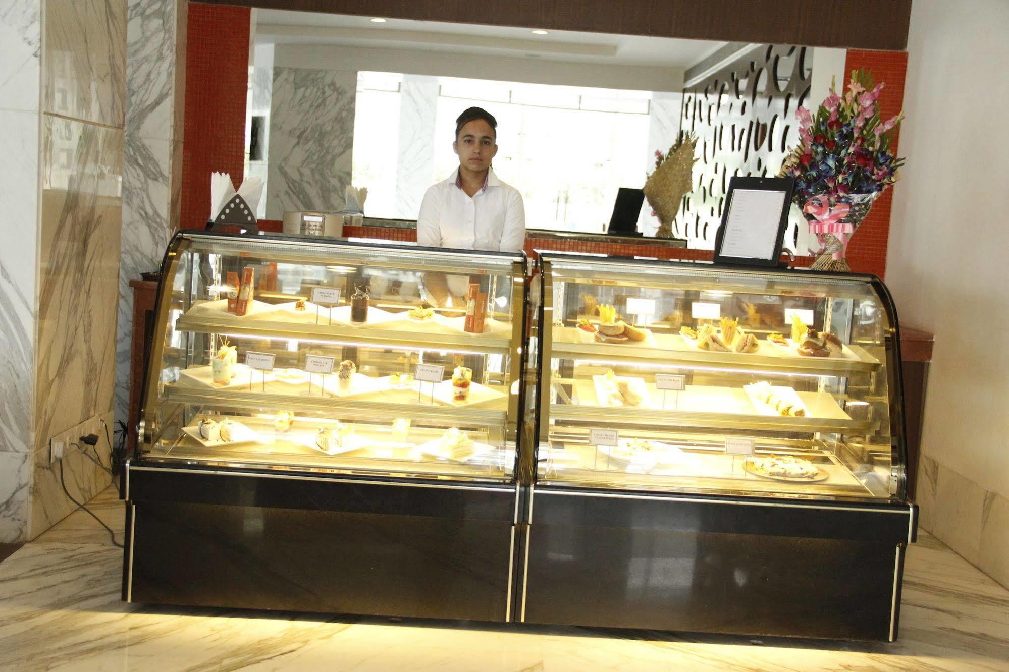 Country Inn & Suites By Radisson, Bathinda Buitenkant foto