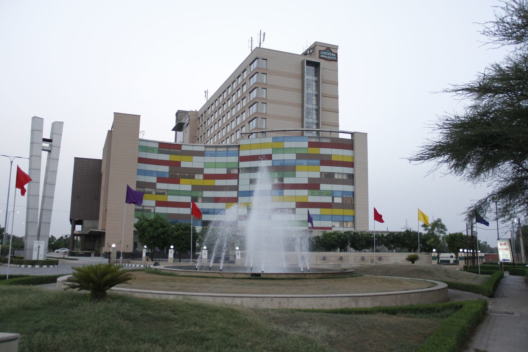 Country Inn & Suites By Radisson, Bathinda Buitenkant foto